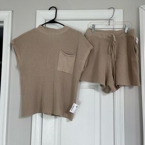 THE VINTAGE SHOP Sweater Shorts Set. Tan Size Small
